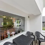 Schoenes Mit Terrasse Prázdninový dům