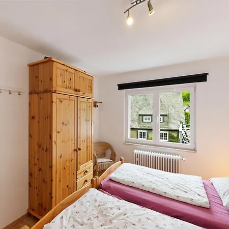 Holiday home Schoenes Mit Terrasse